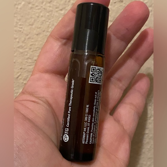 Doterra Motivate 10 ml Roll On - Picture 2 of 2
